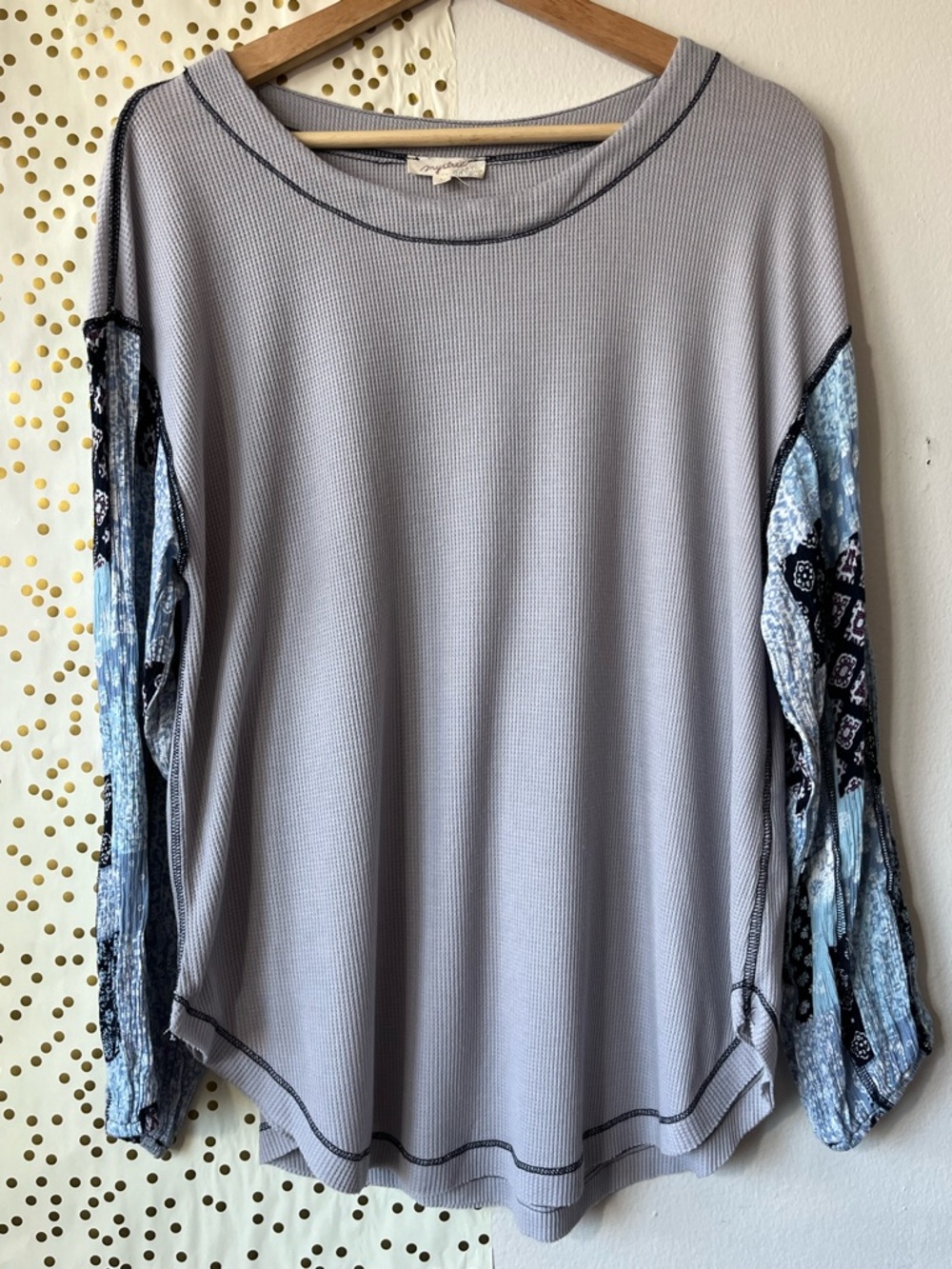 Mystree Lightweight Waffle Top with Gray Blue Patterned Sleeves Raw Hem size